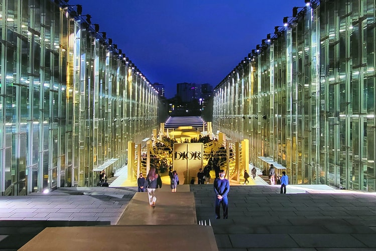 이화여대에서 펼쳐진 디올 2022 가을 컬렉션 쇼 감상하기