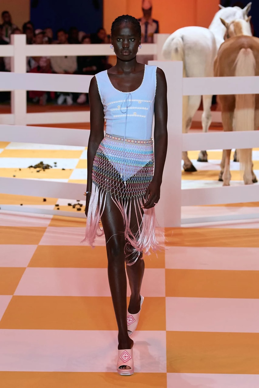 카우보이 문화를 다룬 카사블랑카 2023 봄 컬렉션 런웨이, 파리 패션 위크, 샤라프 타제르