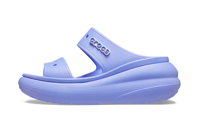 크록스가 새롭게 출시한 모델, ‘크러시 샌들’ 들여다보기