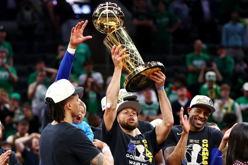 티파니앤코가 제작한 골든 스테이트 워리어스의 NBA 파이널 트로피