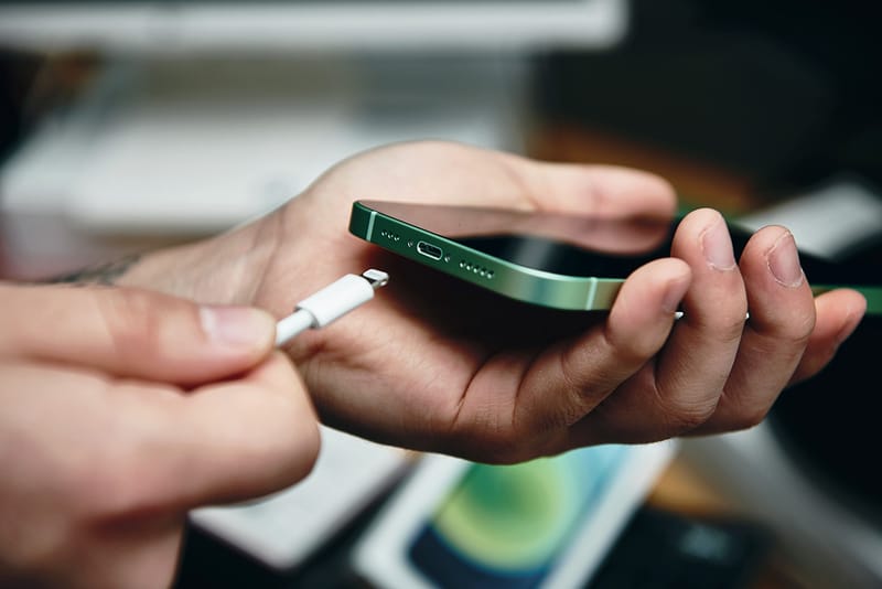 유럽연합, 아이폰 포함 모든 충전 포트 'USB-C 통일' 합의