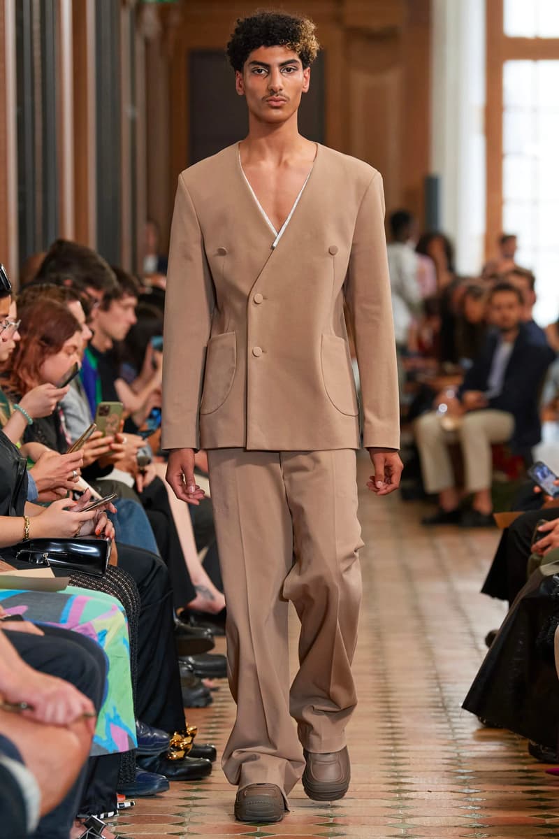 키코 코스타디노브 2023 SS 남성복 컬렉션 런웨이 살펴보기, 아식스