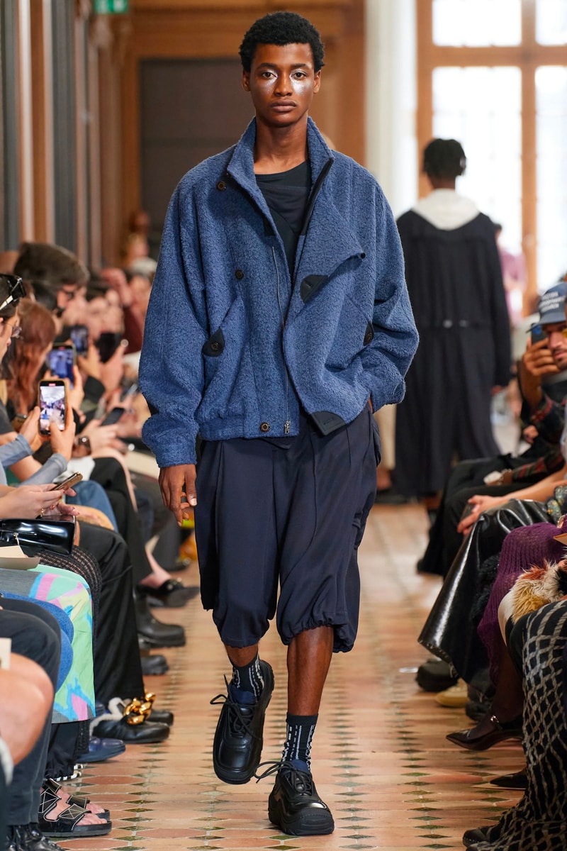 키코 코스타디노브 2023 SS 남성복 컬렉션 런웨이 살펴보기, 아식스