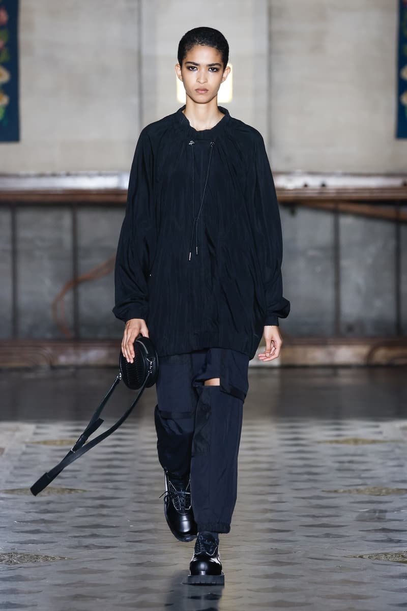 송지오 2023 SS 컬렉션 런웨이, 파리 패션위크, FPW, 고무신