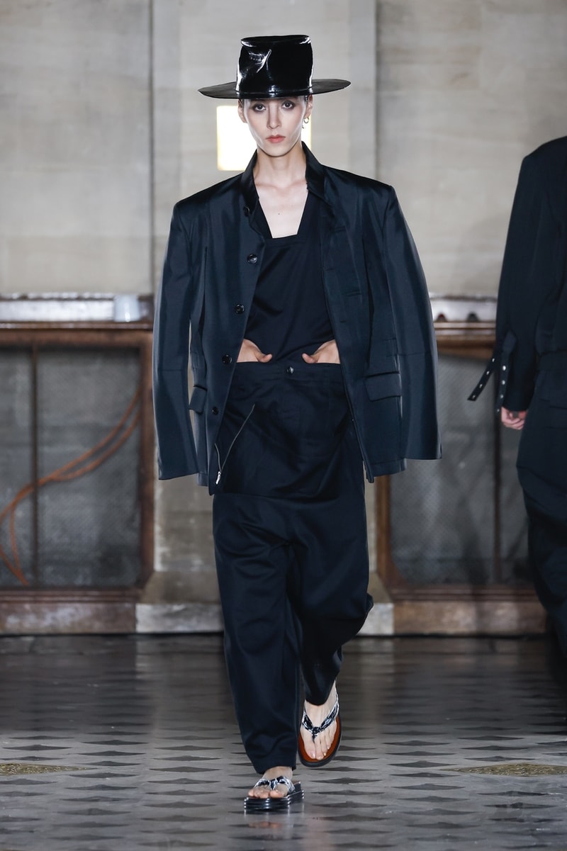 송지오 2023 SS 컬렉션 런웨이, 파리 패션위크, FPW, 고무신