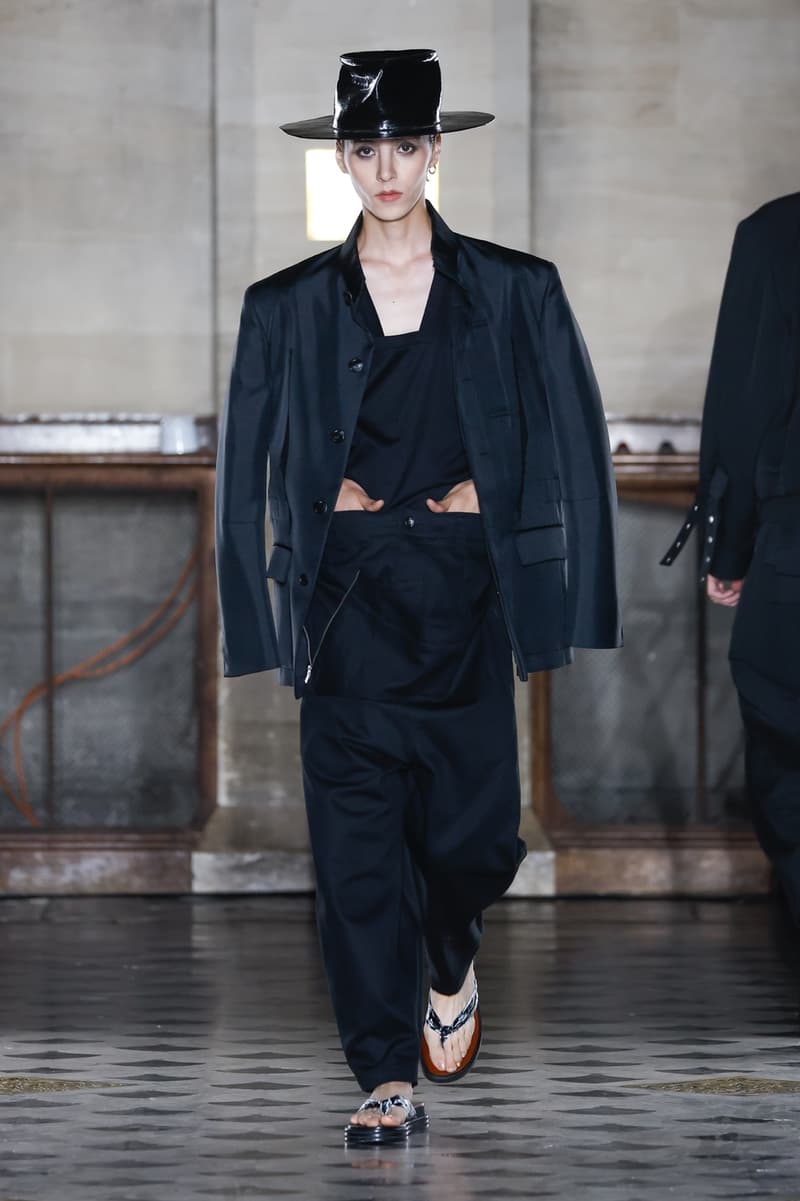 송지오 2023 SS 컬렉션 런웨이, 파리 패션위크, FPW, 고무신