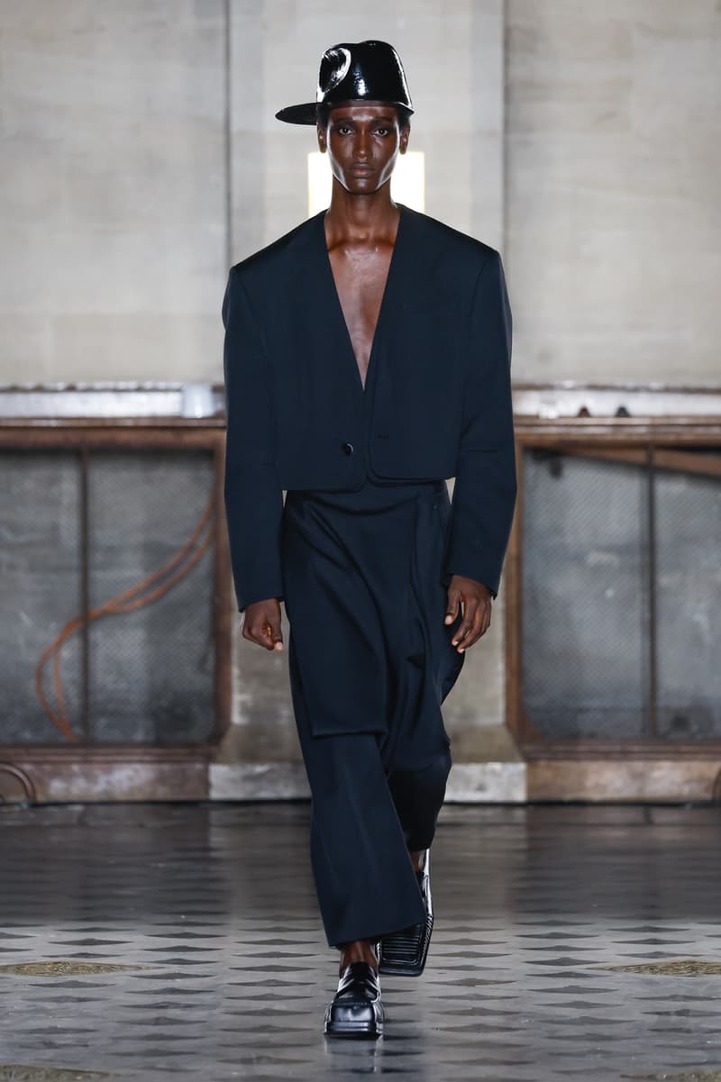 송지오 2023 SS 컬렉션 런웨이, 파리 패션위크, FPW, 고무신