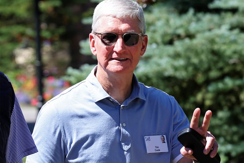 애플의 팀 쿡, ‘테슬라 대항마’ 리비안 직접 탑승하며 CEO 만났다