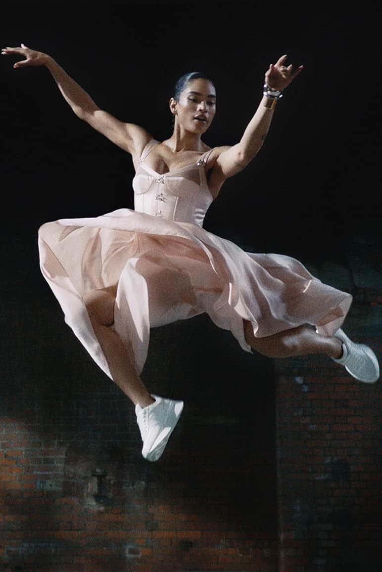 알렉산더 맥퀸의 새로운 스니커 '스프린트 러너' 출시 및 패션 필름 공개 정보 alexander mcqueen new sneaker sprint runner campaign fashion film
