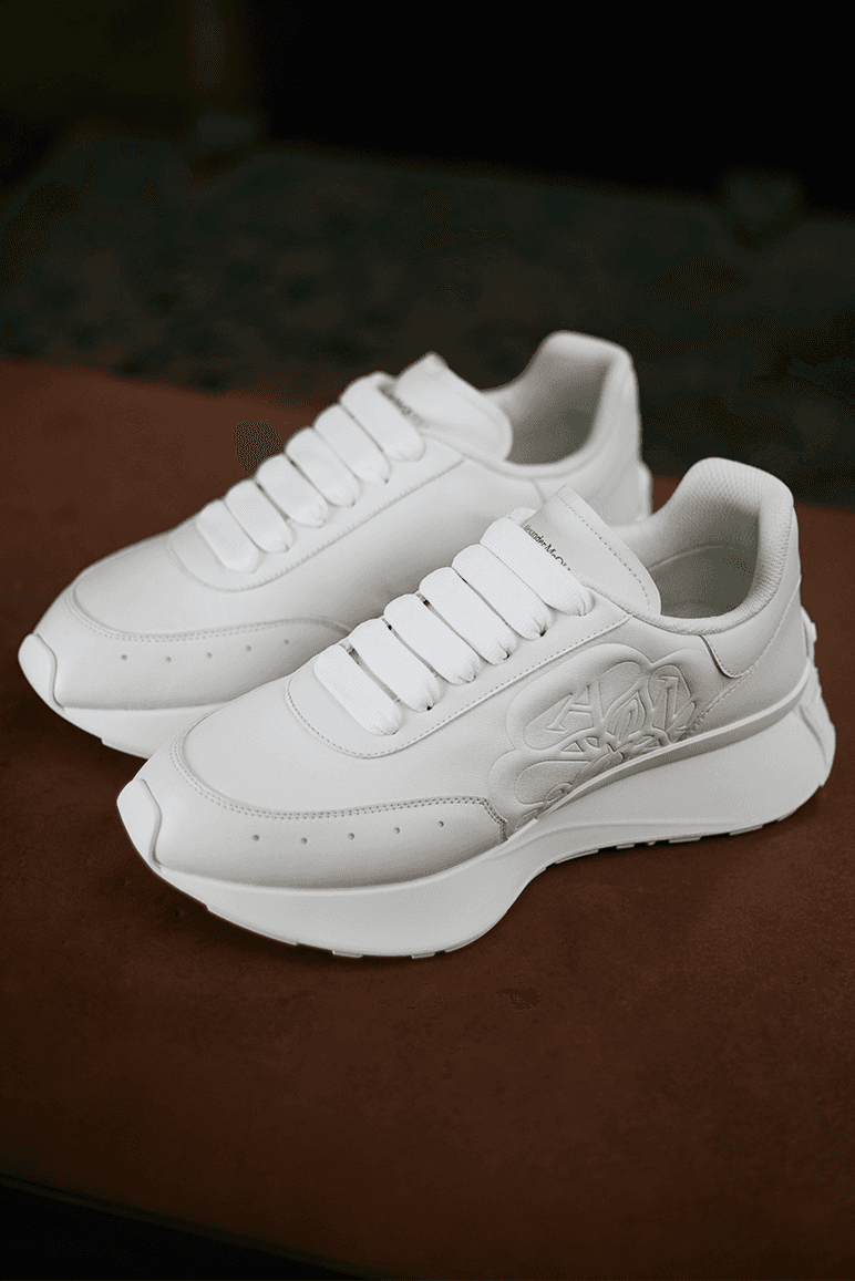 알렉산더 맥퀸의 새로운 스니커 '스프린트 러너' 출시 및 패션 필름 공개 정보 alexander mcqueen new sneaker sprint runner campaign fashion film