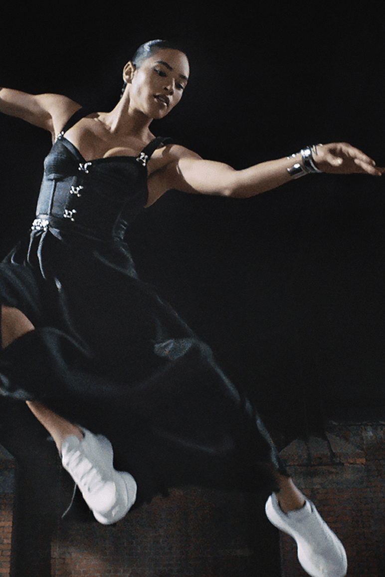 알렉산더 맥퀸의 새로운 스니커 '스프린트 러너' 출시 및 패션 필름 공개 정보 alexander mcqueen new sneaker sprint runner campaign fashion film