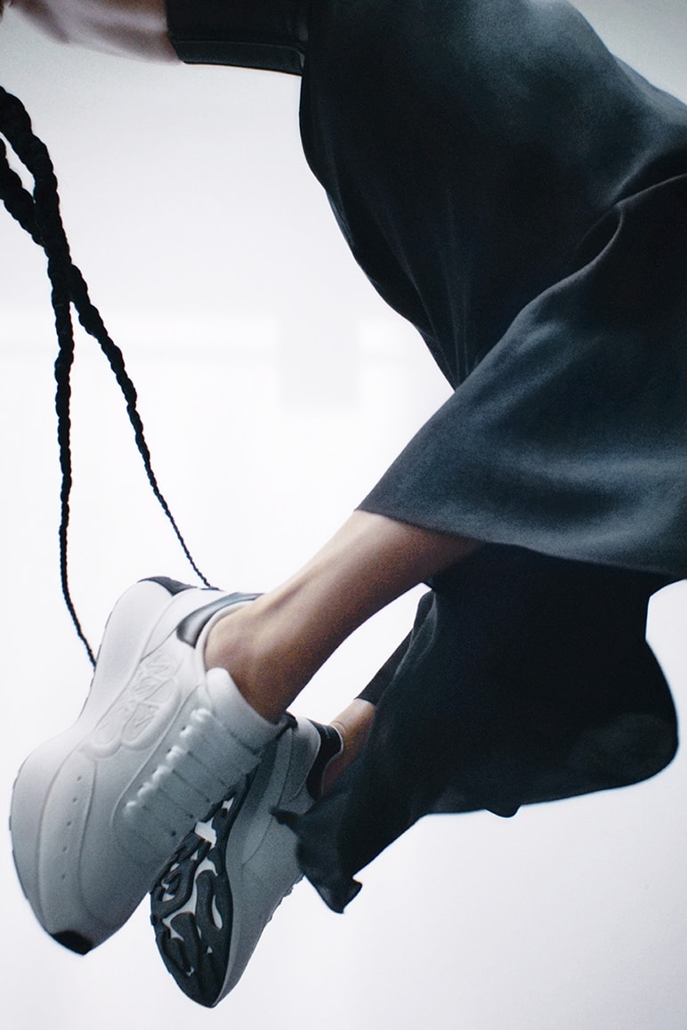알렉산더 맥퀸의 새로운 스니커 '스프린트 러너' 출시 및 패션 필름 공개 정보 alexander mcqueen new sneaker sprint runner campaign fashion film