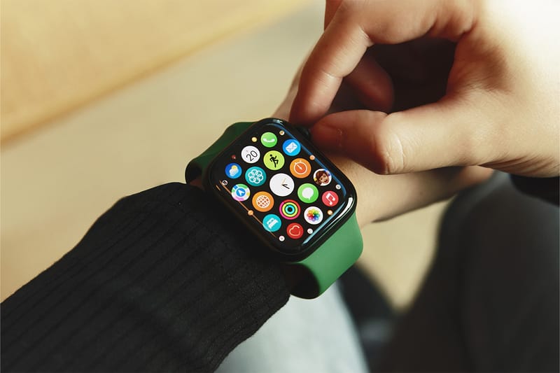 애플 워치 8, 체온 센서로 열 날 때 알려주는 기능 탑재?