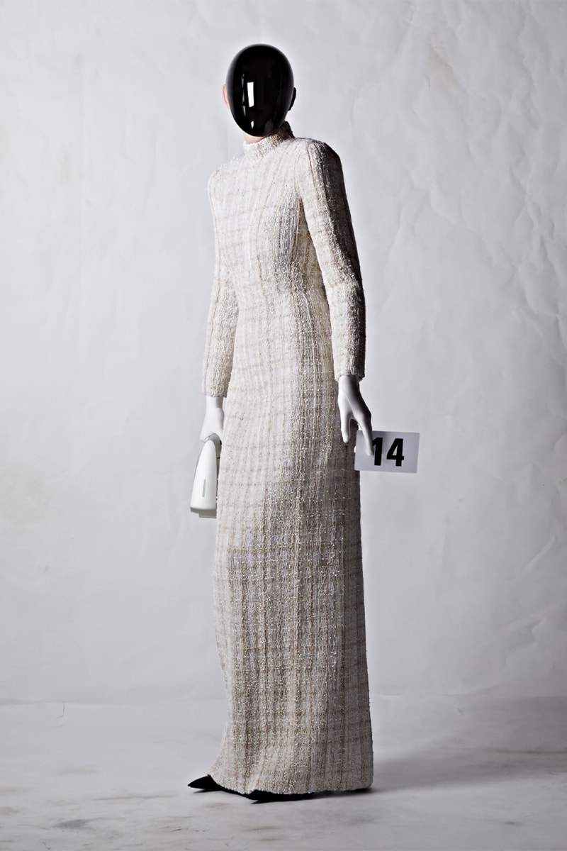 뎀나가 선보이는 발렌시아가의 51번째 오트 쿠튀르 컬렉션 런웨이, demna, balenciaga, 오뜨 꾸뛰르, 메르세데스-AMG, 뱅앤올룹슨