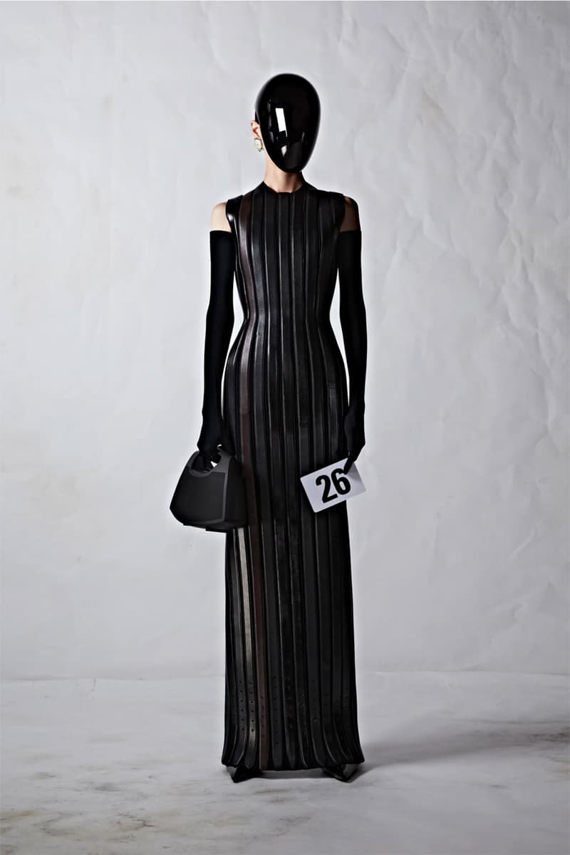 뎀나가 선보이는 발렌시아가의 51번째 오트 쿠튀르 컬렉션 런웨이, demna, balenciaga, 오뜨 꾸뛰르, 메르세데스-AMG, 뱅앤올룹슨