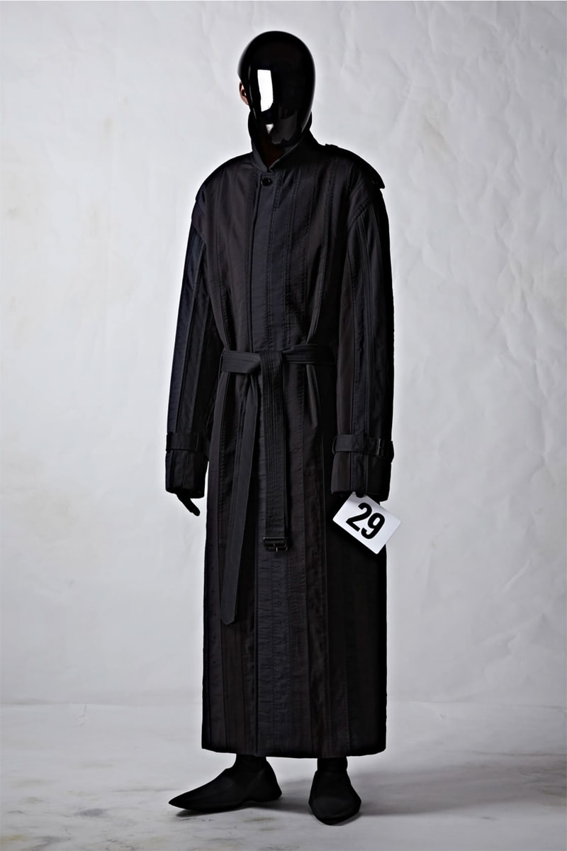 뎀나가 선보이는 발렌시아가의 51번째 오트 쿠튀르 컬렉션 런웨이, demna, balenciaga, 오뜨 꾸뛰르, 메르세데스-AMG, 뱅앤올룹슨