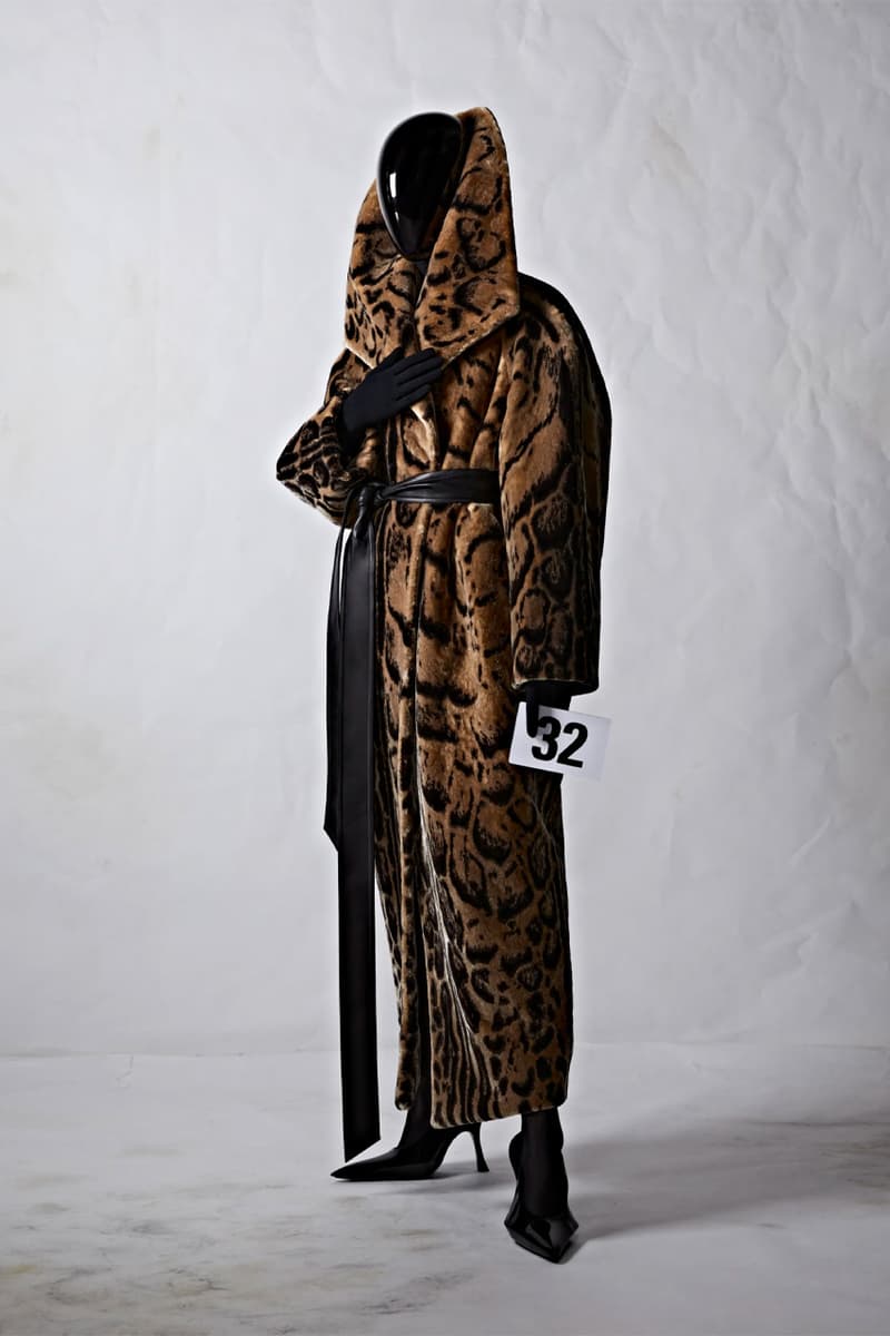뎀나가 선보이는 발렌시아가의 51번째 오트 쿠튀르 컬렉션 런웨이, demna, balenciaga, 오뜨 꾸뛰르, 메르세데스-AMG, 뱅앤올룹슨