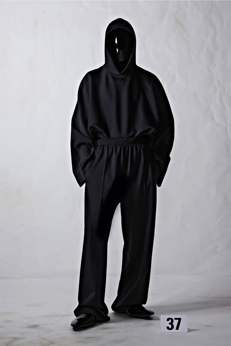 뎀나가 선보이는 발렌시아가의 51번째 오트 쿠튀르 컬렉션 런웨이, demna, balenciaga, 오뜨 꾸뛰르, 메르세데스-AMG, 뱅앤올룹슨