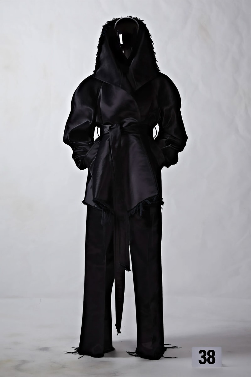 뎀나가 선보이는 발렌시아가의 51번째 오트 쿠튀르 컬렉션 런웨이, demna, balenciaga, 오뜨 꾸뛰르, 메르세데스-AMG, 뱅앤올룹슨