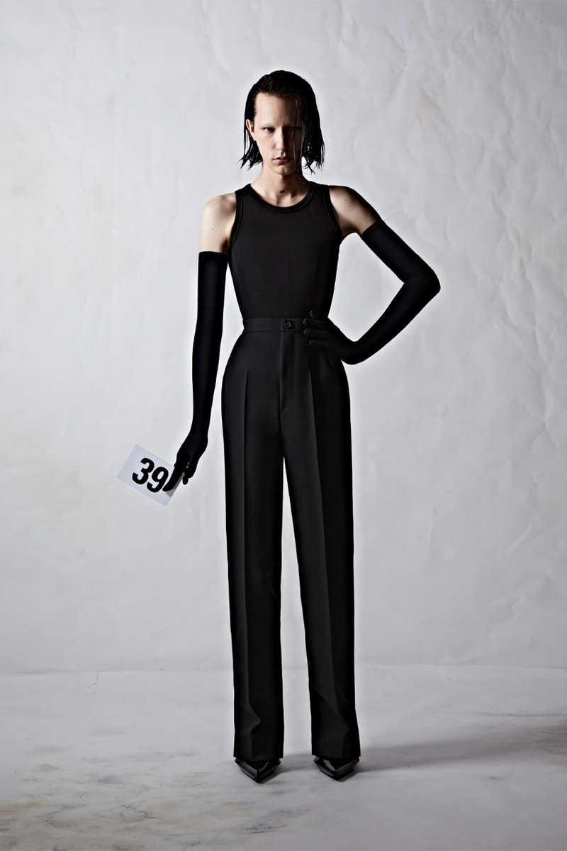 뎀나가 선보이는 발렌시아가의 51번째 오트 쿠튀르 컬렉션 런웨이, demna, balenciaga, 오뜨 꾸뛰르, 메르세데스-AMG, 뱅앤올룹슨