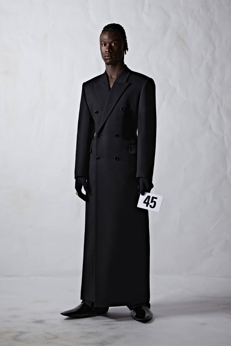 뎀나가 선보이는 발렌시아가의 51번째 오트 쿠튀르 컬렉션 런웨이, demna, balenciaga, 오뜨 꾸뛰르, 메르세데스-AMG, 뱅앤올룹슨