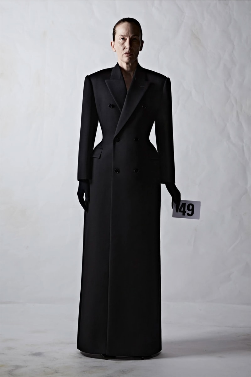 뎀나가 선보이는 발렌시아가의 51번째 오트 쿠튀르 컬렉션 런웨이, demna, balenciaga, 오뜨 꾸뛰르, 메르세데스-AMG, 뱅앤올룹슨