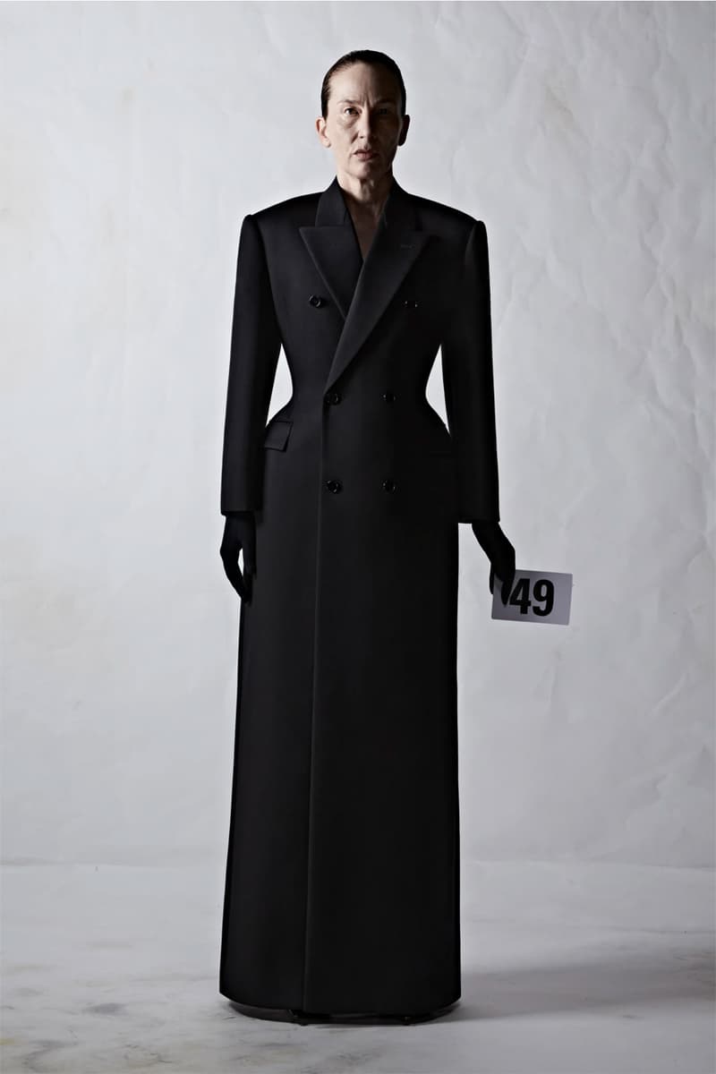 뎀나가 선보이는 발렌시아가의 51번째 오트 쿠튀르 컬렉션 런웨이, demna, balenciaga, 오뜨 꾸뛰르, 메르세데스-AMG, 뱅앤올룹슨