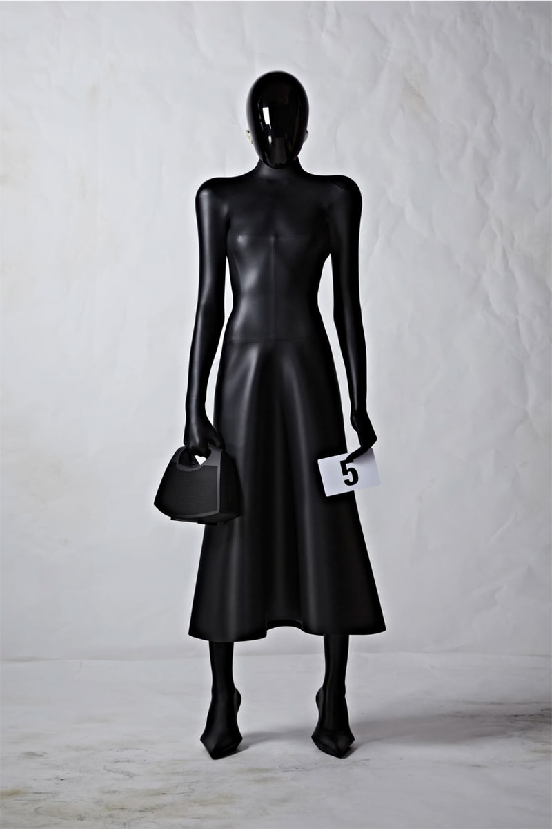 뎀나가 선보이는 발렌시아가의 51번째 오트 쿠튀르 컬렉션 런웨이, demna, balenciaga, 오뜨 꾸뛰르, 메르세데스-AMG, 뱅앤올룹슨