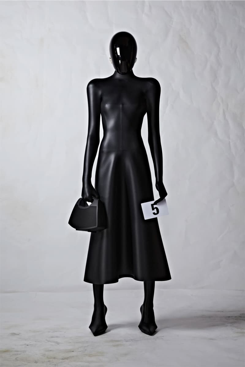 뎀나가 선보이는 발렌시아가의 51번째 오트 쿠튀르 컬렉션 런웨이, demna, balenciaga, 오뜨 꾸뛰르, 메르세데스-AMG, 뱅앤올룹슨