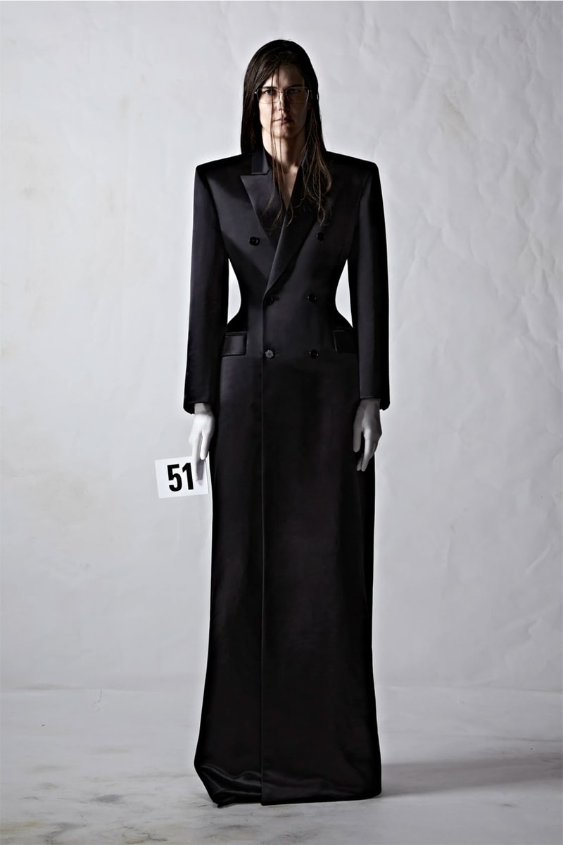 뎀나가 선보이는 발렌시아가의 51번째 오트 쿠튀르 컬렉션 런웨이, demna, balenciaga, 오뜨 꾸뛰르, 메르세데스-AMG, 뱅앤올룹슨