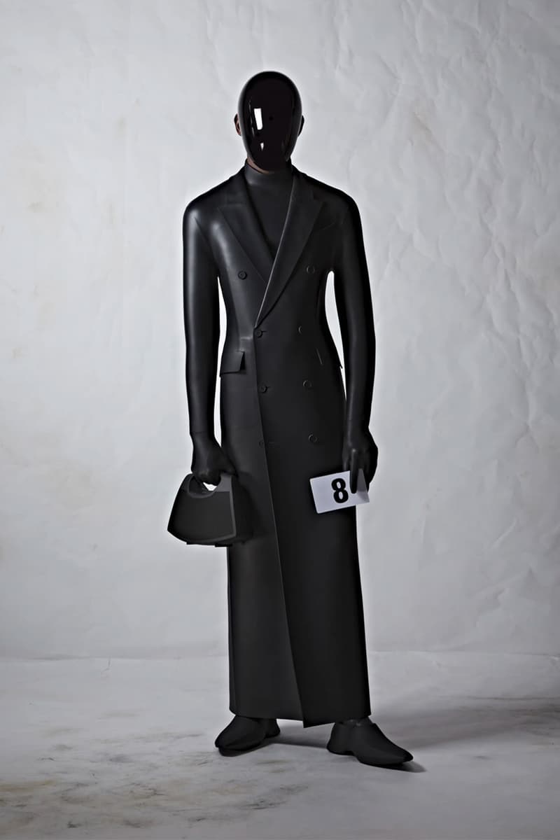 뎀나가 선보이는 발렌시아가의 51번째 오트 쿠튀르 컬렉션 런웨이, demna, balenciaga, 오뜨 꾸뛰르, 메르세데스-AMG, 뱅앤올룹슨