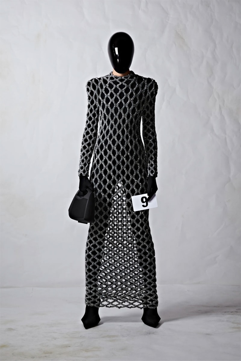 뎀나가 선보이는 발렌시아가의 51번째 오트 쿠튀르 컬렉션 런웨이, demna, balenciaga, 오뜨 꾸뛰르, 메르세데스-AMG, 뱅앤올룹슨