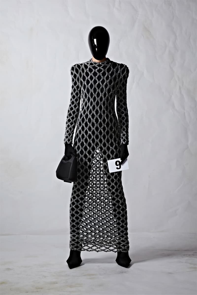뎀나가 선보이는 발렌시아가의 51번째 오트 쿠튀르 컬렉션 런웨이, demna, balenciaga, 오뜨 꾸뛰르, 메르세데스-AMG, 뱅앤올룹슨