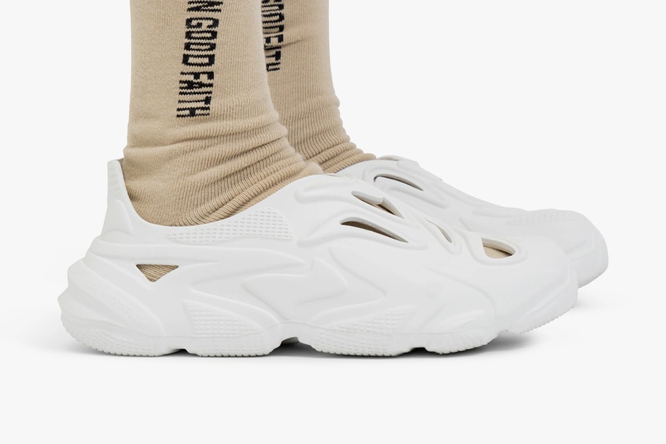 딜도를 재활용해 만든 클로그 '플라스틱 소울' 출시 정보 | Hypebeast.KR | 하입비스트 딜도를 재활용해 만든 클로그 '플라스틱 소울' 출시 정보 | Hypebeast.Kr | 하입비스트