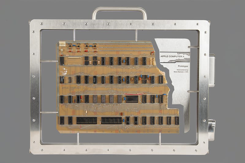 업데이트: 스티브 잡스가 소유했던 '애플-1' 컴퓨터의 낙찰가는?