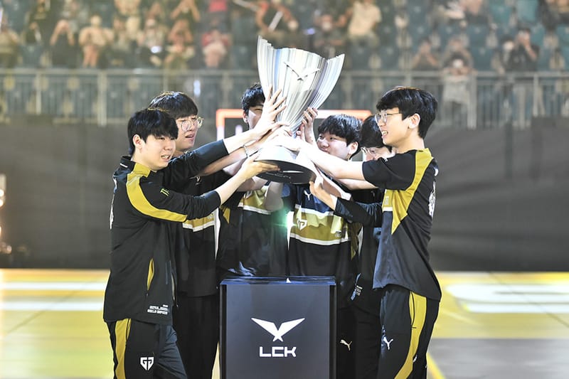 젠지, T1 꺾고 '2022 LCK 서머' 우승