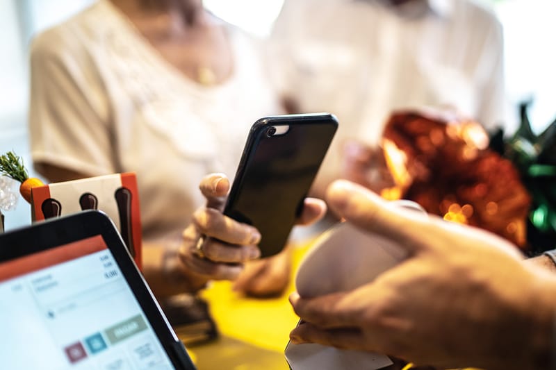 스마트폰 카메라로 ‘가짜 술’ 잡아내는 인공지능 기술이 개발됐다 