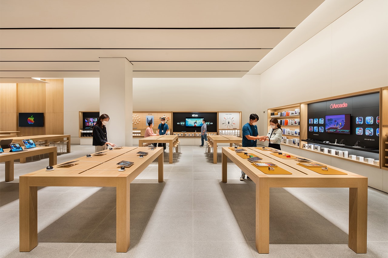 한국의 네 번째 애플 스토어 ‘애플 잠실’ 들여다보기, 아이폰, 에어팟, 맥북, 애플 워치