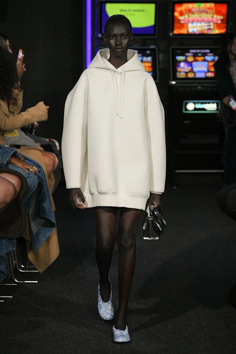 JW 앤더슨 2023 봄, 여름 컬렉션 런웨이 감상하기, 조나단 앤더슨, 로에베, 밀라노 패션위크, 여성복