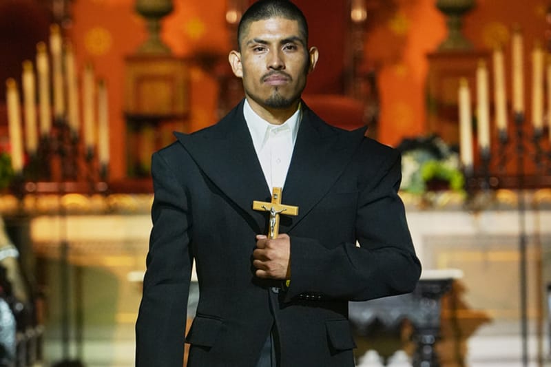 윌리 차바리아의 2023 봄, 여름 컬렉션 런웨이 감상하기