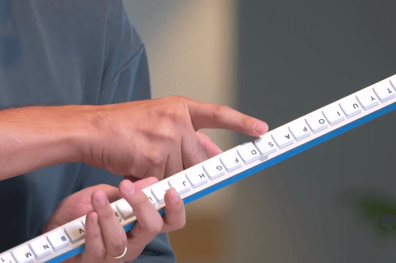 구글 재팬이 1.6M 길이의 '1자형 키보드'를 공개했다