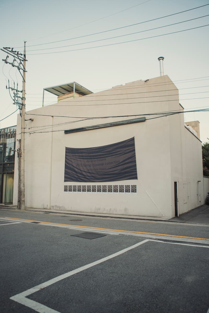 지용킴의 2023 SS 컬렉션을 미리 만나볼 수 있는 프레젠테이션이 열렸다, 킨포크 도산, 지용 킴, 김지용, 선블리치