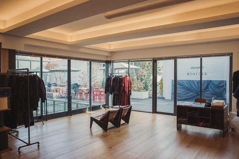 지용킴의 2023 SS 컬렉션을 미리 만나볼 수 있는 프레젠테이션이 열렸다