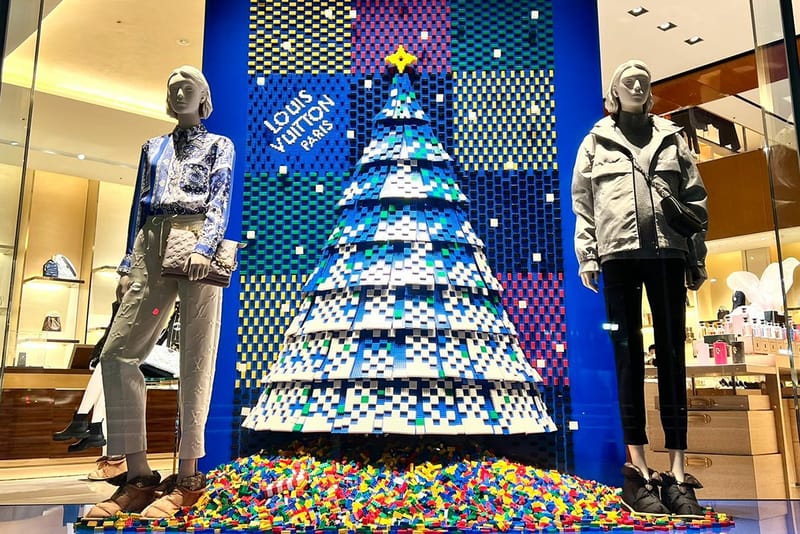 레고 장인들과 협업해 완성한, 루이 비통 레고 크리스마스 트리 공개