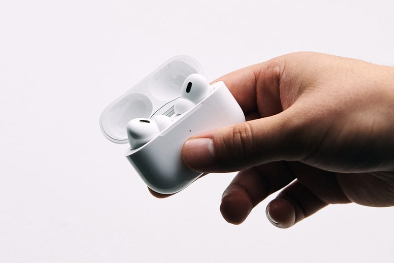 애플 에어팟 프로 2세대, 프리미엄 보청기와 성능이 거의 동일하다