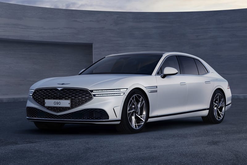 제네시스 신형 G90이 자율주행하는 모습이 포착됐다