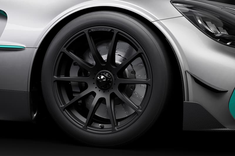 AMG의 최신형 레이싱카, ‘메르세데스-AMG GT2’ 공개, 메르세데스-벤츠, 삼각별 로고