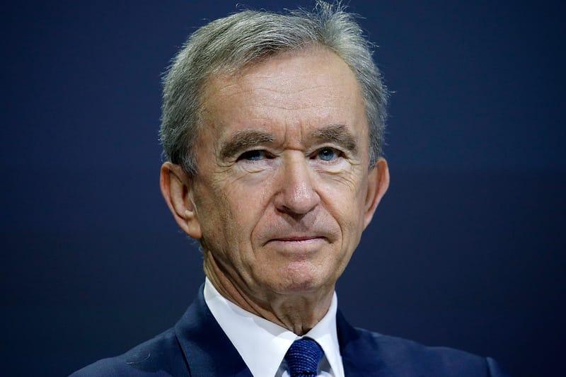 일론 머스크를 제치고, 전 세계 갑부 1위에 오른 인물은?