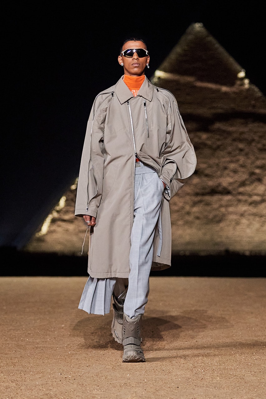 킴 존스의 디올 2023 프리폴 컬렉션 런웨이 살펴보기, 디오르, 이집트, 피라미드