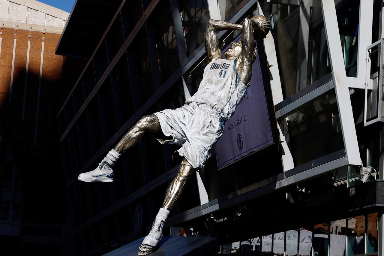 NBA 댈러스 매버릭스가 ‘더크 노비츠키’ 동상을 공개했다, 빈지노, 농구선수